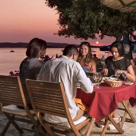 Mobile Starfish I Camp Biograd אתר קמפינג