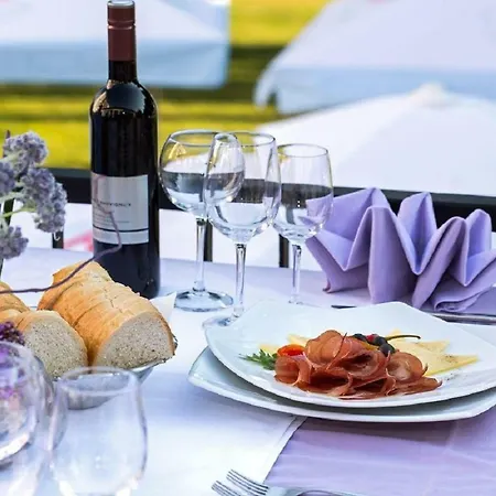 مكان تخييم Mobile Starfish I Camp Biograd بيوغْغاد نا موغو
